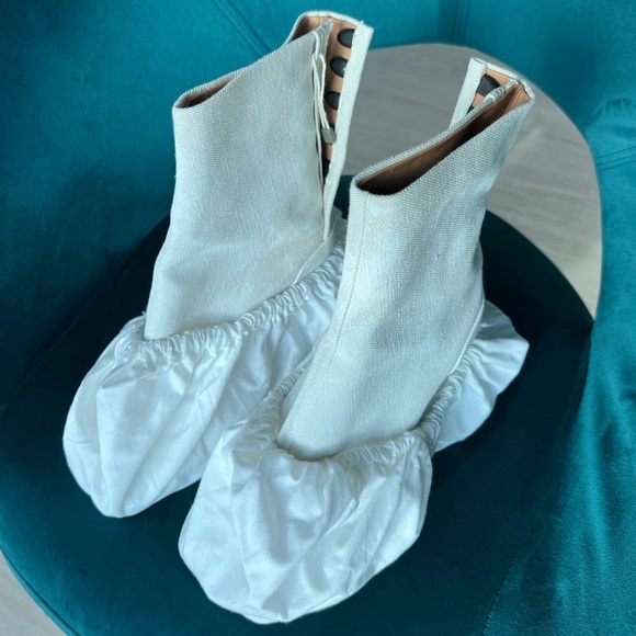 Maison Margiela Tabi Boots - Women’s White Ankle Boots size 38(EU) 8(US) - Picture 10 of 14